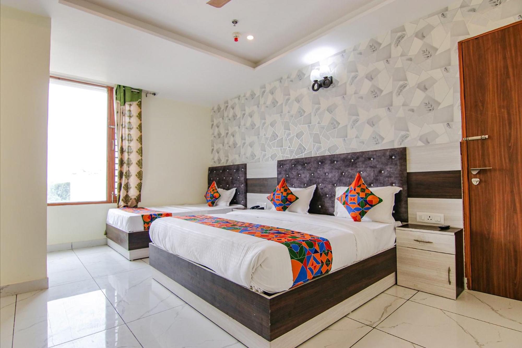 Fabhotel Meridian Inn Mohali エクステリア 写真